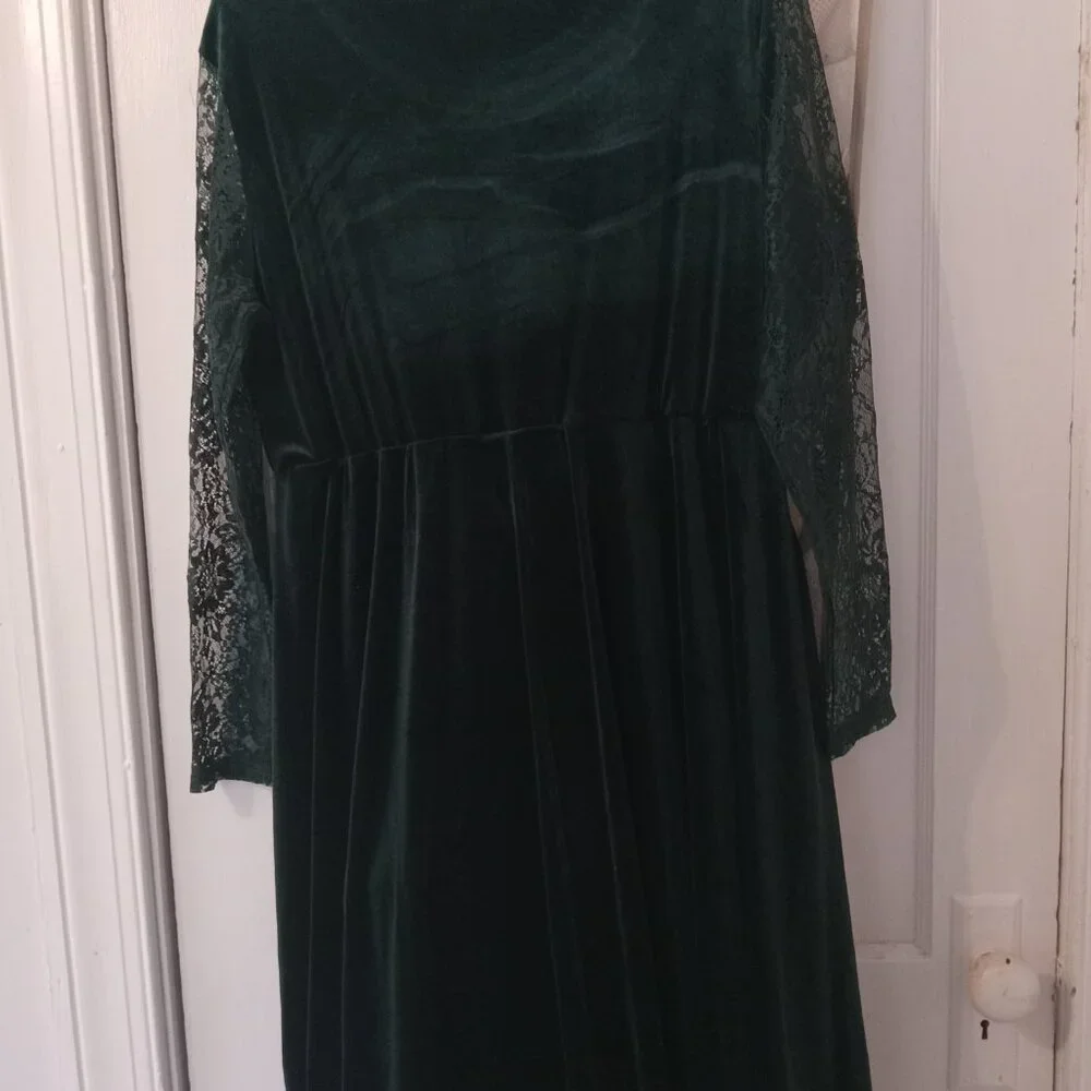 Dress - Picture 3 of 3